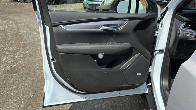 new 2025 Cadillac XT5 car, priced at $46,915