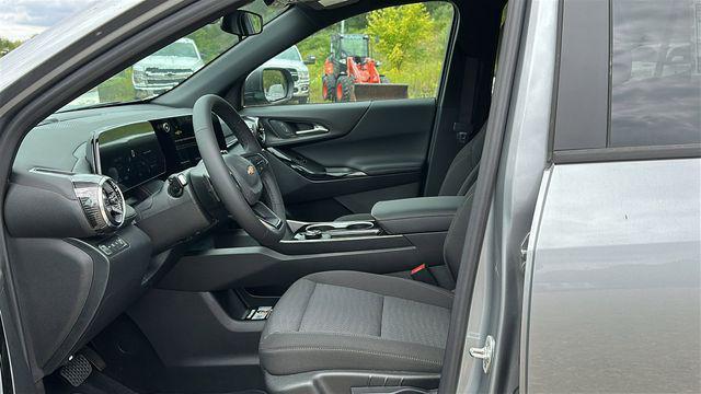 new 2026 Chevrolet Equinox car, priced at $32,095