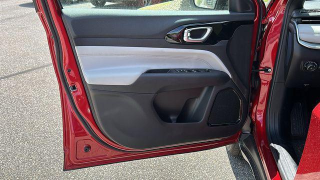 new 2025 Jeep Compass car, priced at $32,985