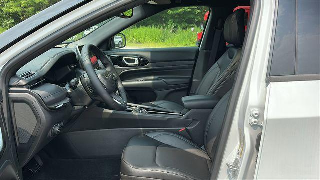 new 2025 Jeep Compass car, priced at $30,499