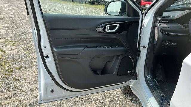 new 2025 Jeep Compass car, priced at $30,499