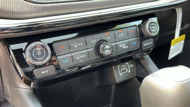 new 2025 Jeep Compass car, priced at $30,499