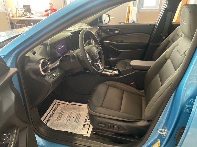 new 2025 Chevrolet Trax car, priced at $27,085