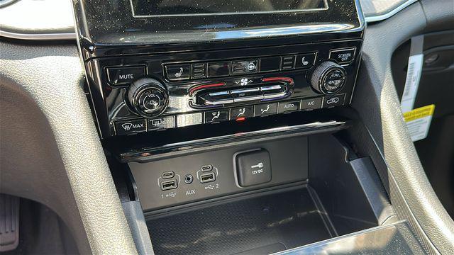 new 2025 Jeep Grand Cherokee car, priced at $41,334