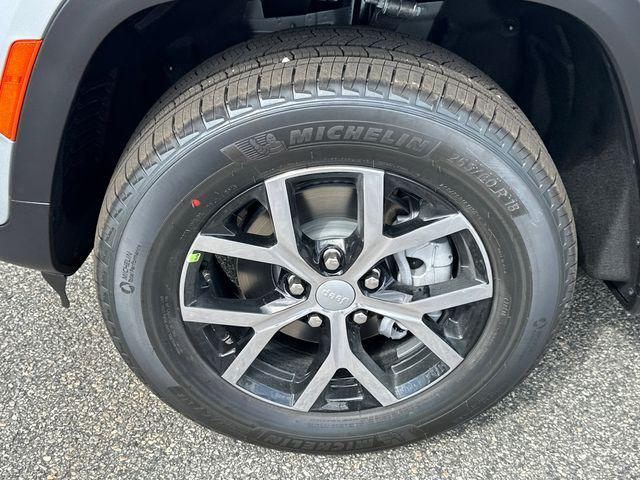 new 2025 Jeep Grand Cherokee car, priced at $44,999