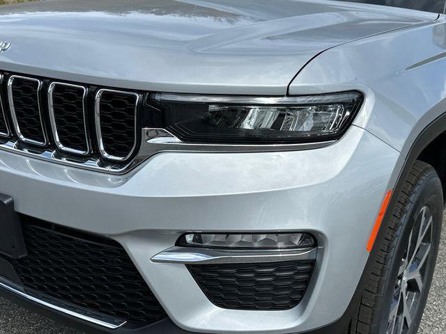 new 2025 Jeep Grand Cherokee car, priced at $44,999