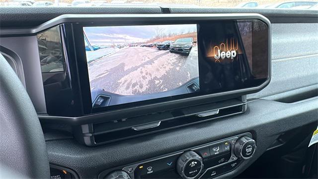 new 2024 Jeep Gladiator car, priced at $38,998