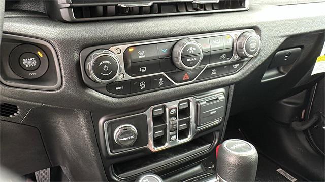 new 2024 Jeep Gladiator car, priced at $38,998