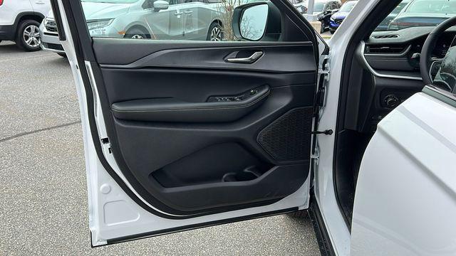 new 2025 Jeep Grand Cherokee car, priced at $40,119