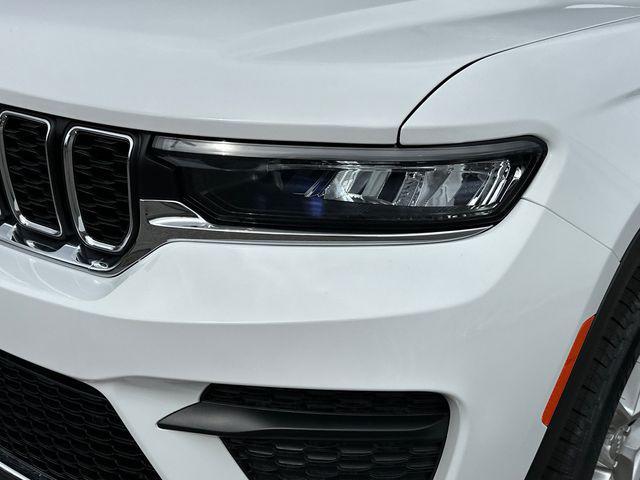 new 2025 Jeep Grand Cherokee car, priced at $40,119