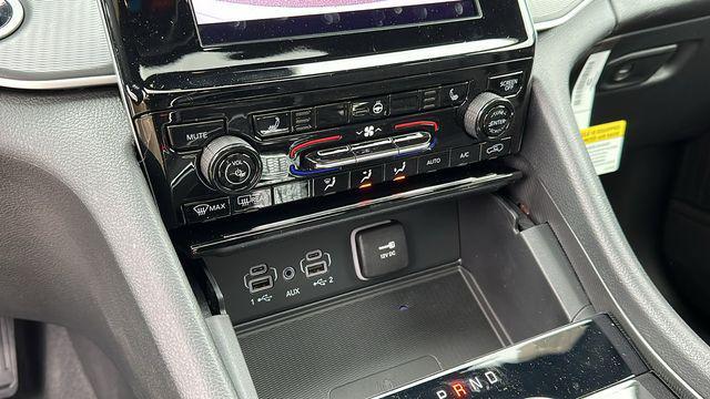 new 2025 Jeep Grand Cherokee car, priced at $40,119