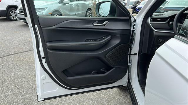 new 2025 Jeep Grand Cherokee car, priced at $40,471