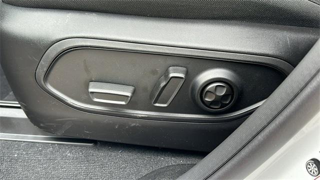 new 2025 Jeep Grand Cherokee car, priced at $40,471