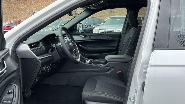 new 2025 Jeep Grand Cherokee car, priced at $40,119