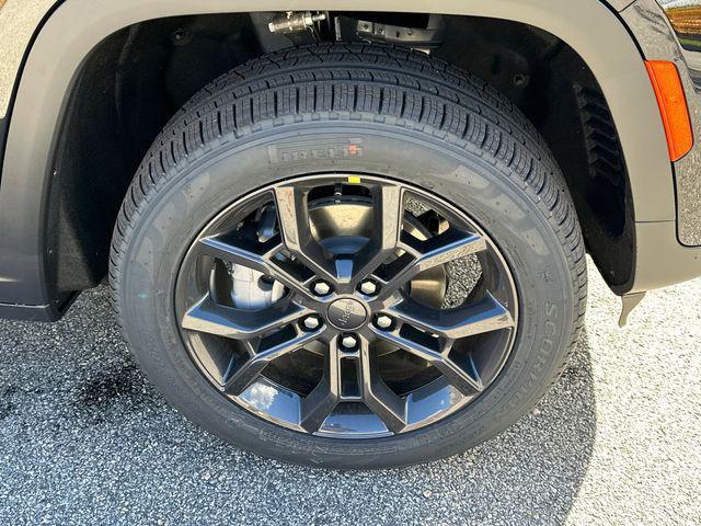 new 2025 Jeep Grand Cherokee car, priced at $49,233