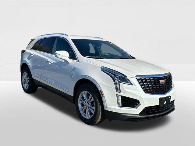 new 2025 Cadillac XT5 car, priced at $44,015