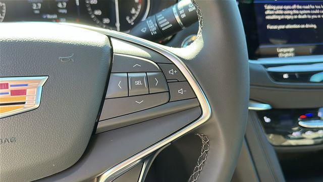 new 2025 Cadillac XT5 car, priced at $44,015