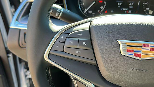 new 2025 Cadillac XT5 car, priced at $44,015