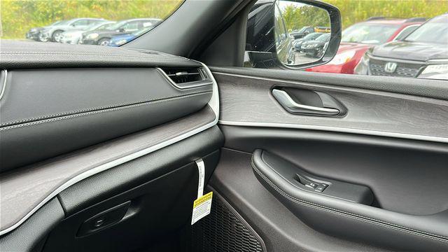 new 2025 Jeep Grand Cherokee L car, priced at $46,872
