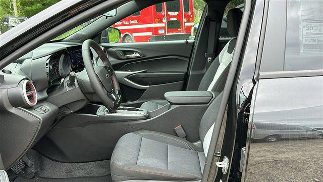 new 2025 Chevrolet Trax car, priced at $24,290