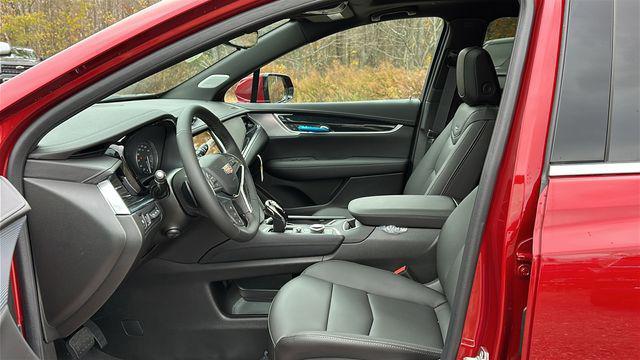 new 2025 Cadillac XT5 car, priced at $58,315