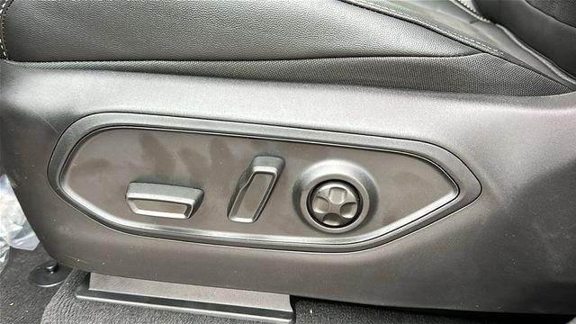 new 2025 Jeep Grand Cherokee car, priced at $40,999