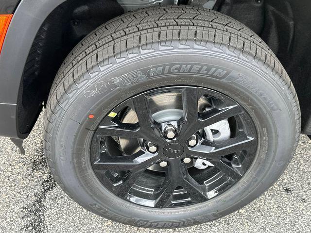 new 2025 Jeep Grand Cherokee car, priced at $40,999