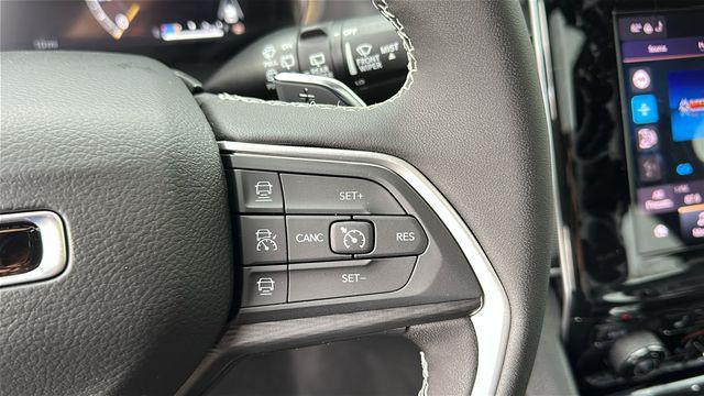 new 2025 Jeep Grand Cherokee car, priced at $40,999