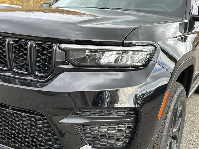 new 2025 Jeep Grand Cherokee car, priced at $40,999