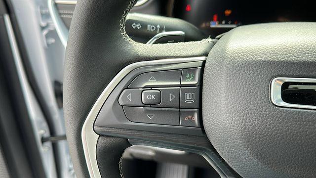 new 2025 Jeep Grand Cherokee car, priced at $41,495