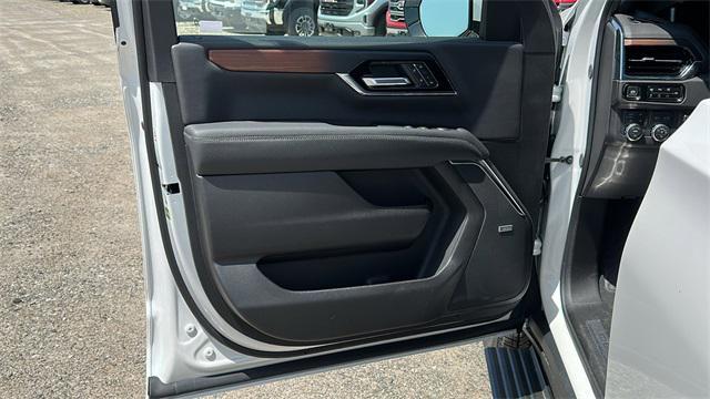 new 2025 GMC Yukon car, priced at $92,914
