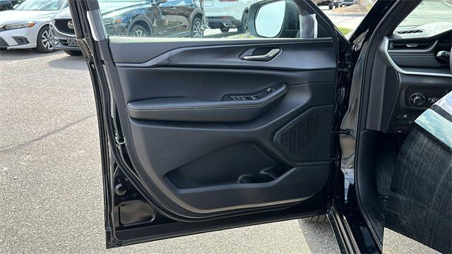 new 2025 Jeep Grand Cherokee car, priced at $36,818