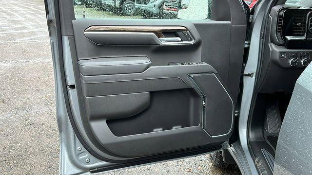new 2025 GMC Sierra 1500 car, priced at $47,235