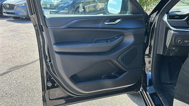 new 2025 Jeep Grand Cherokee car, priced at $41,459