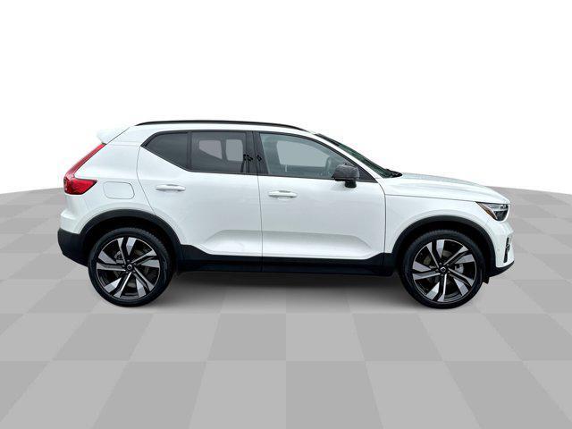 new 2025 Volvo XC40 car, priced at $51,040