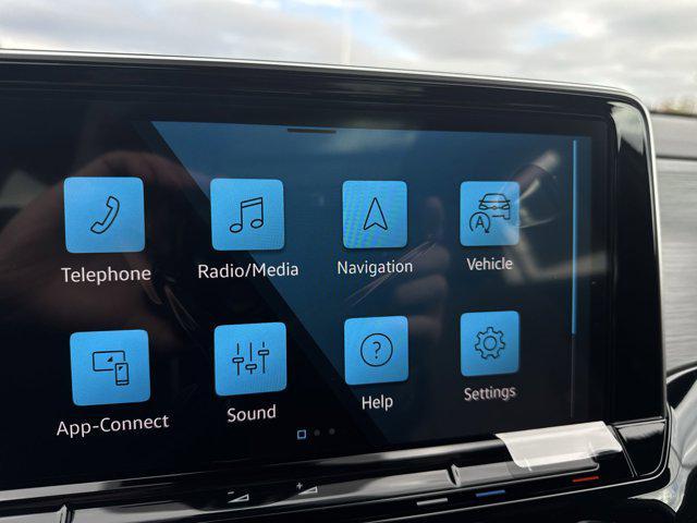 new 2026 Volkswagen Atlas Cross Sport car, priced at $45,426