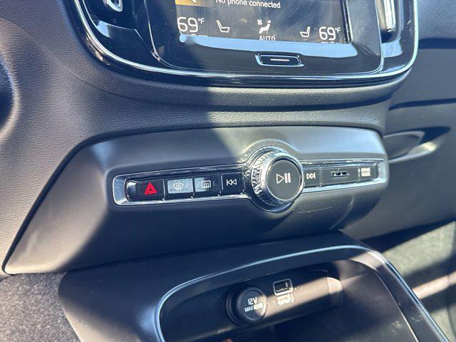 used 2022 Volvo XC40 car, priced at $21,990