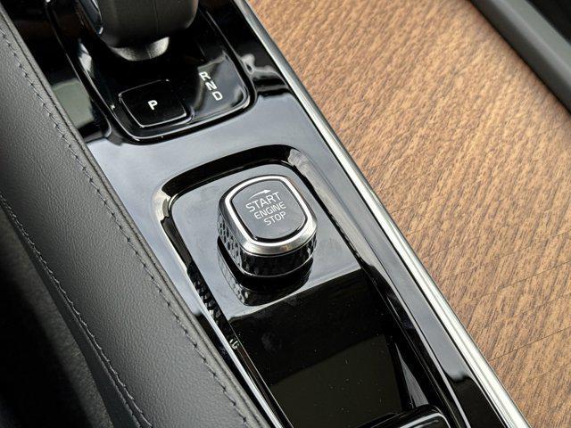 new 2025 Volvo XC90 car, priced at $61,910