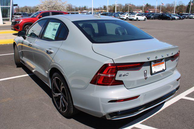 new 2024 Volvo S60 car, priced at $45,580