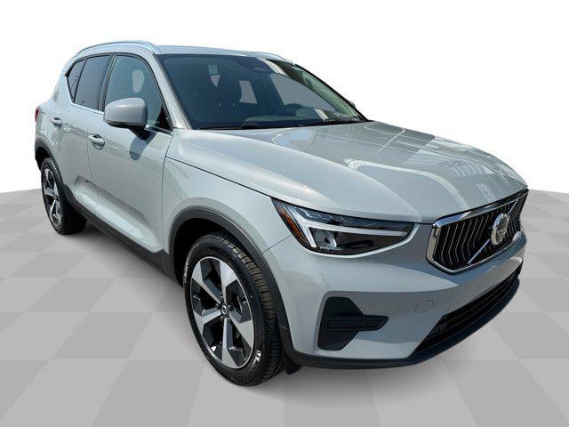 new 2025 Volvo XC40 car, priced at $46,035
