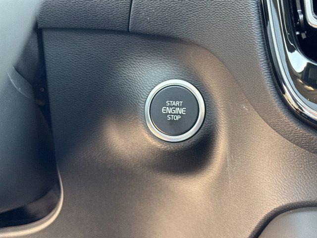 new 2025 Volvo XC40 car, priced at $46,035