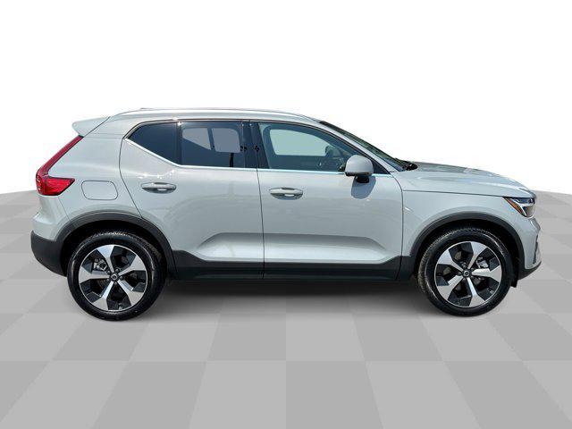 new 2025 Volvo XC40 car, priced at $46,035