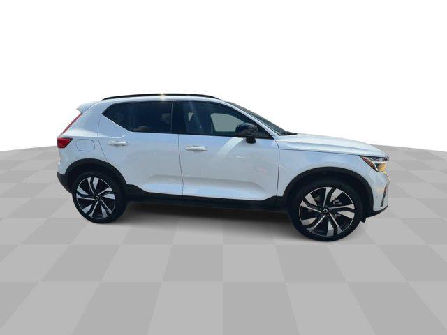 new 2025 Volvo XC40 car, priced at $51,040