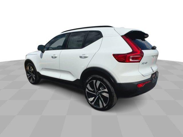 new 2025 Volvo XC40 car, priced at $51,040