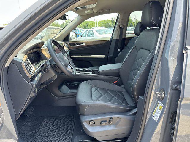 new 2025 Volkswagen Atlas car, priced at $43,262