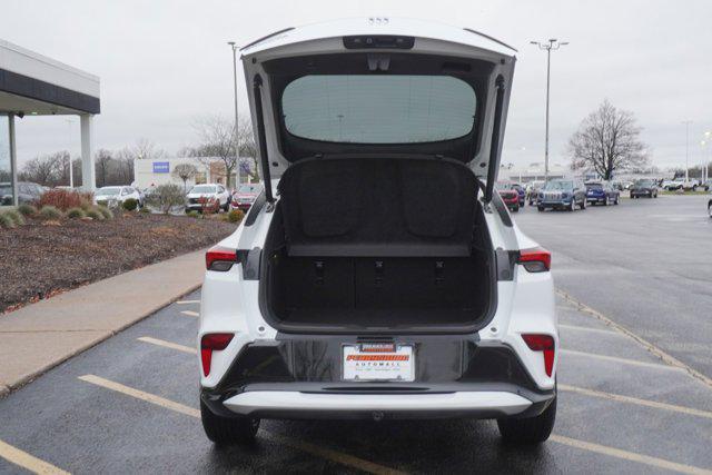 new 2025 Buick Envista car, priced at $27,287