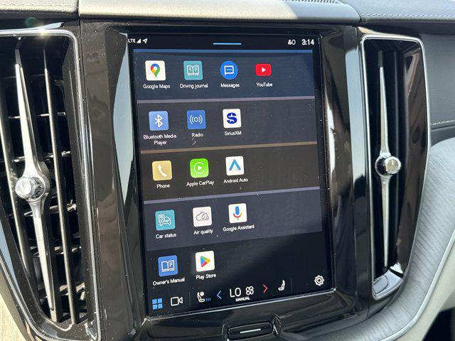 new 2025 Volvo XC60 Plug-In Hybrid car