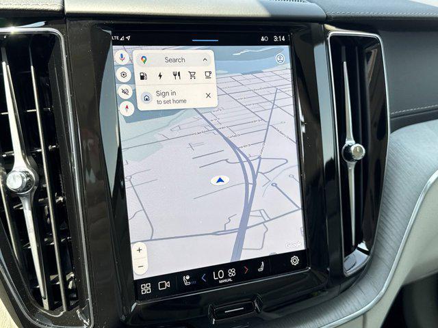 new 2025 Volvo XC60 Plug-In Hybrid car