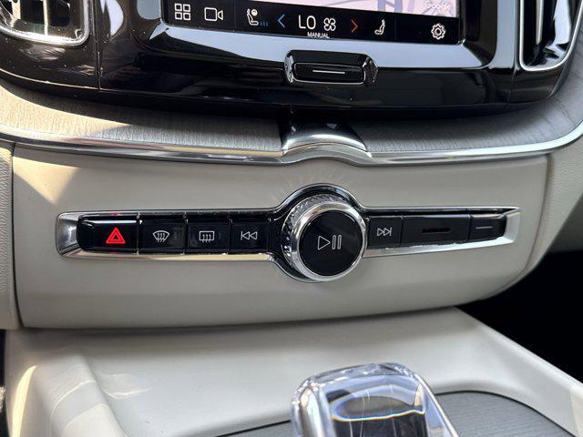 new 2025 Volvo XC60 Plug-In Hybrid car