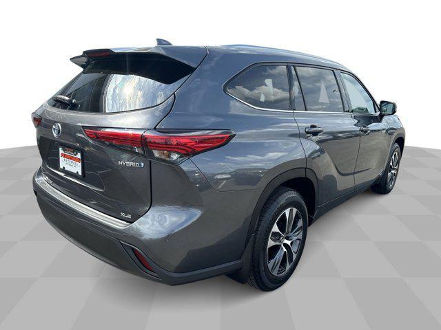 used 2020 Toyota Highlander Hybrid car, priced at $33,641